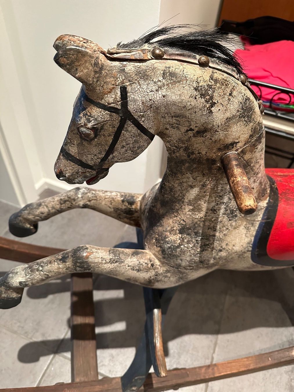 Giocattoli: Antikes Schaukelpferd restauriert – Usato da S. Antonino venduto da Swissbutler 5