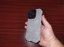 Graue Leder und Silikonhülle für iPhone 15 Pro
