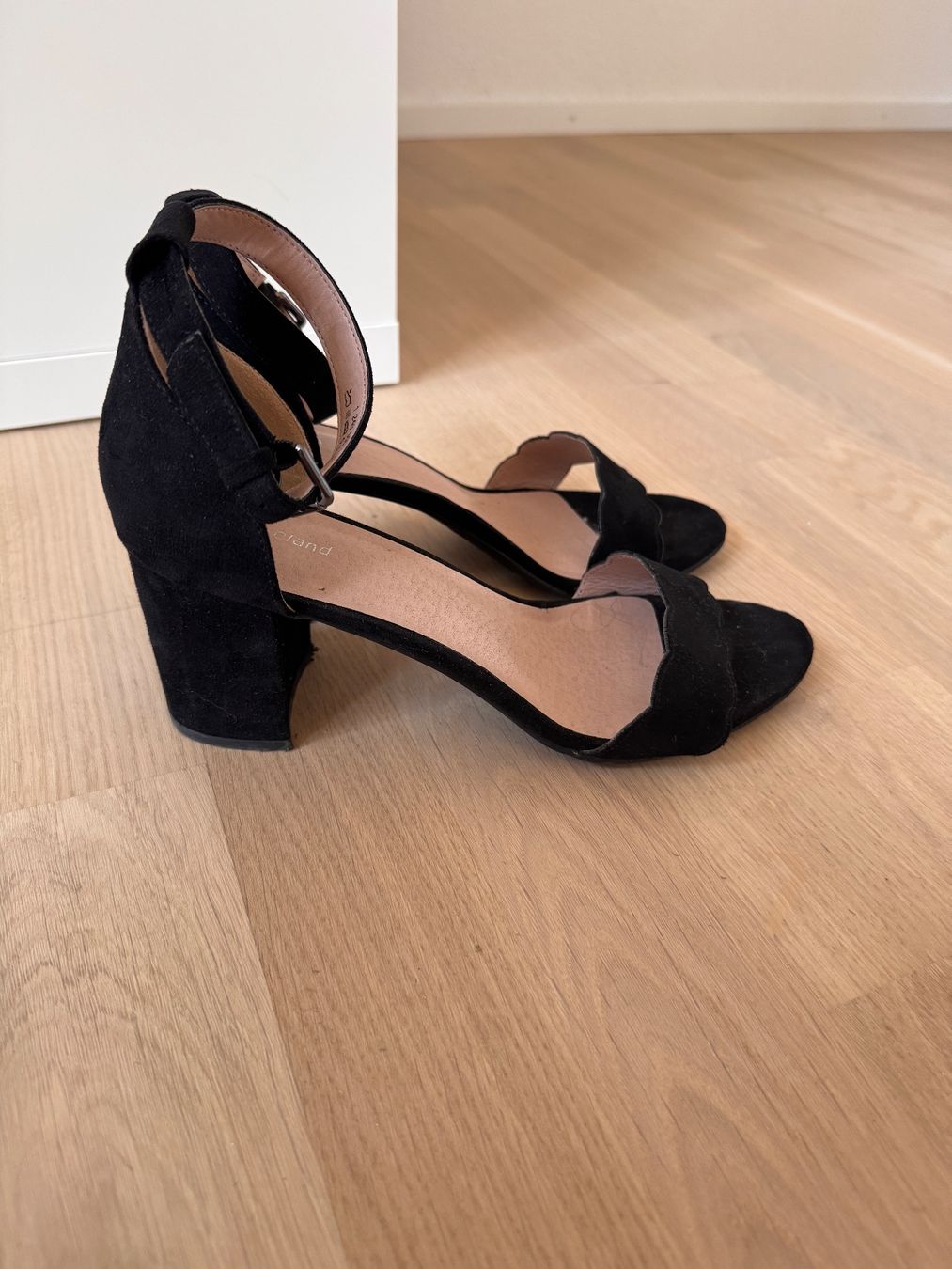 Graceland Scarpe da donna: Schwarze Sandalen – Usato da Aesch BL venduto da Sheisign 1