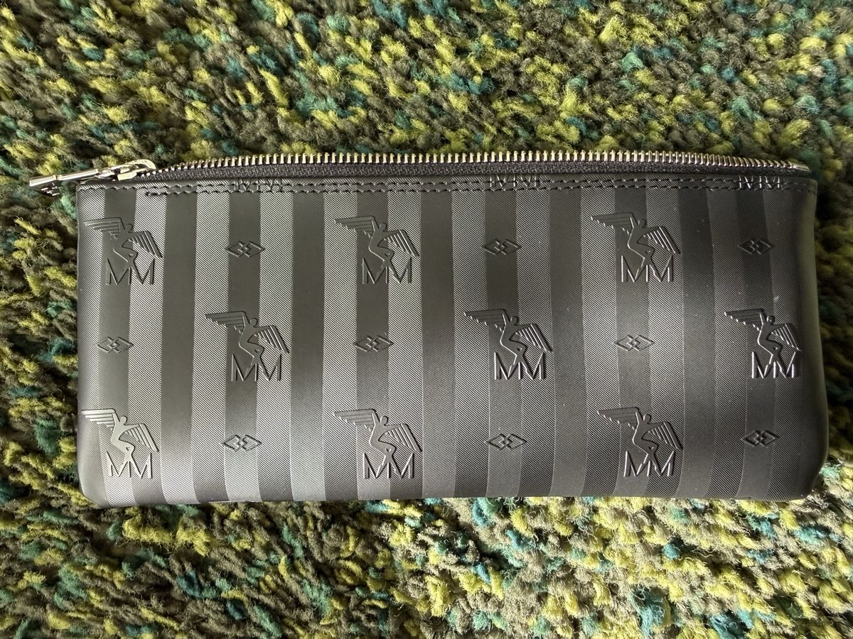 Maison Mollerus Kosmetikkoffer: Maison Mollerus Etui Schwarz / Silber – Gebraucht aus Winterthur von Eriseed 1