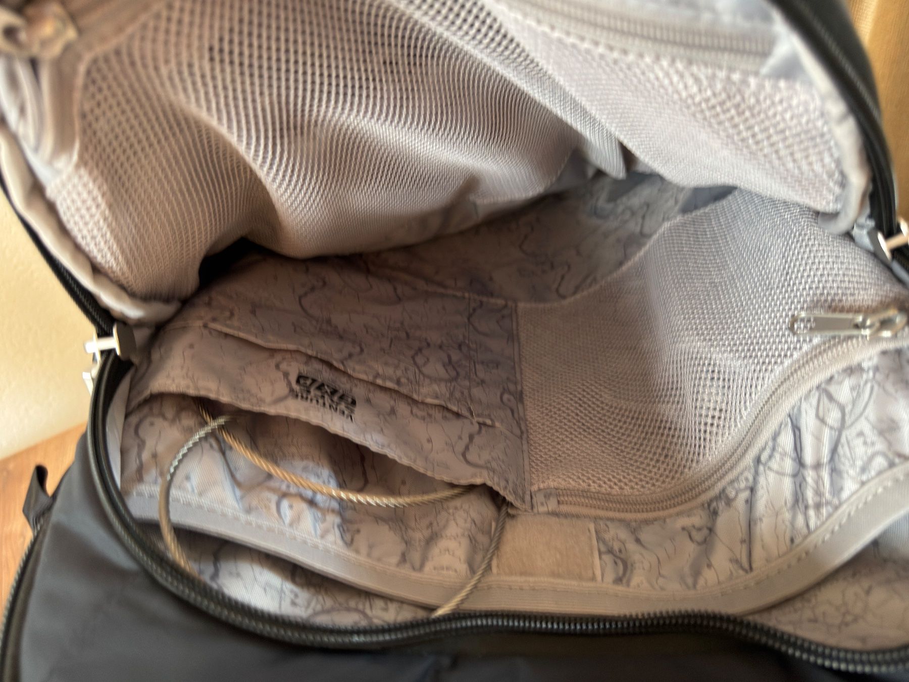 Pacsafe Zaini: PACSAFE Freizeitrucksack Venturesafe EXP45 – Usato da Fahrni b. Thun venduto da chrigu6574 6