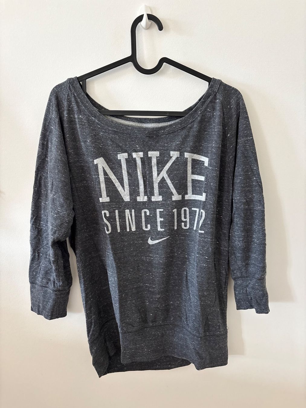 Nike Top: Pull Nike gris femme taille S – Usato da Bulle venduto da lfr_gfx8