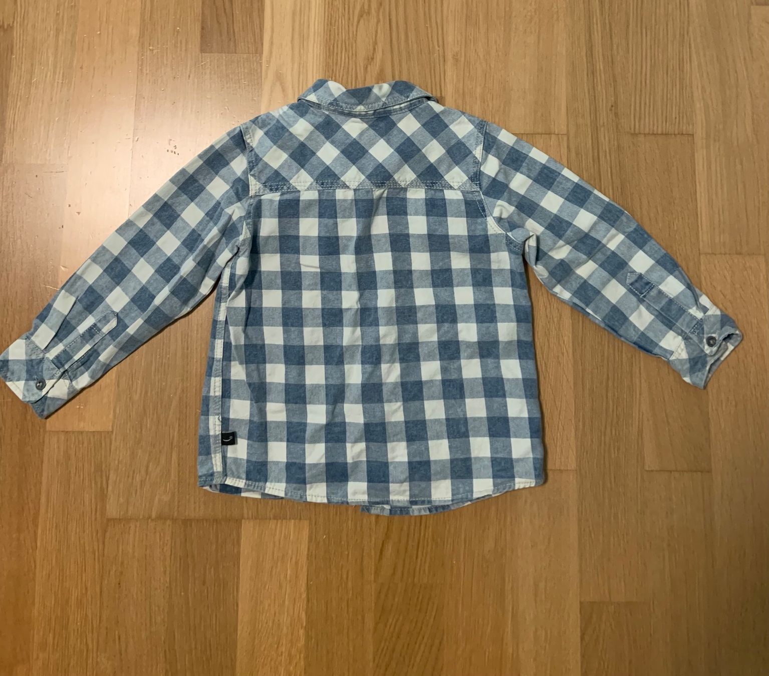 Hemden, T-Shirts & Polos: Kinder Hemd Gr.104 – Gebraucht aus Zürich von bur_6jq9 1