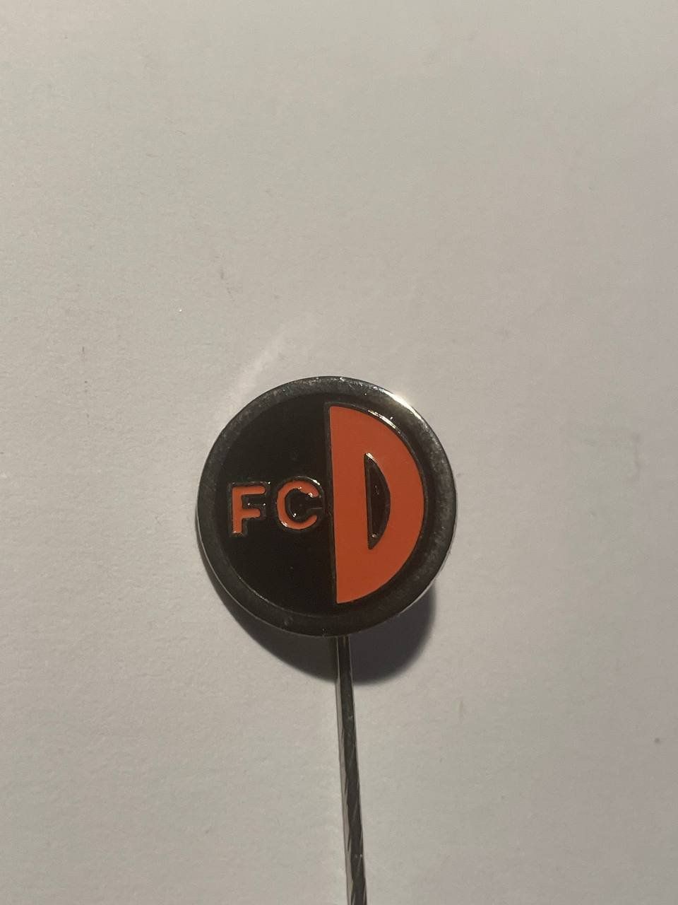 Placchette & Badge: 86. Anstecknadel - FC Dübendorf – Usato da Luzern venduto da Irek