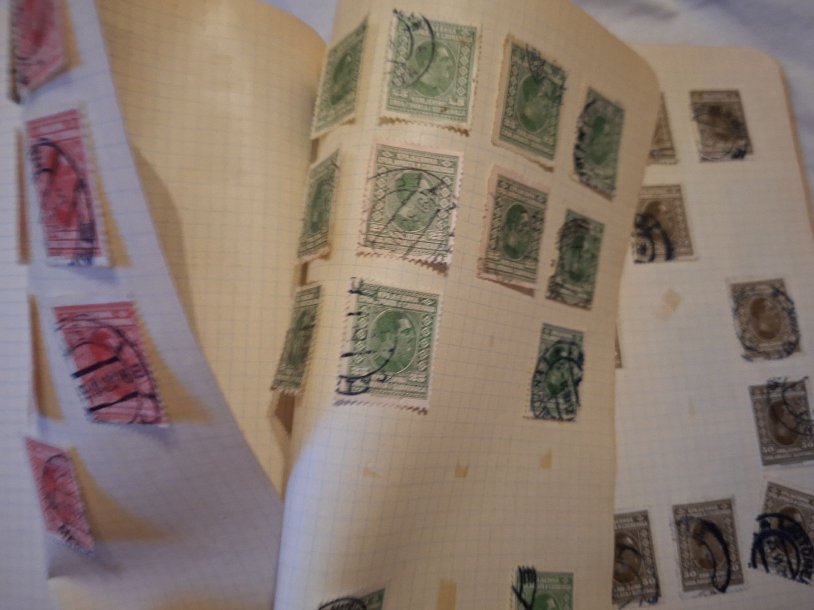 Tutti i francobolli: Briefmarken Hefg eingeklebt / diverses / Ausland  – Usato da Balgach venduto da SIMEON27 1