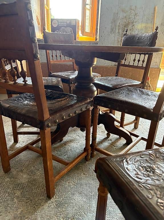 Tischset: Table ronde en bois massif et 5 chaises anciennes – Gebraucht aus Morcles von natalysh 3