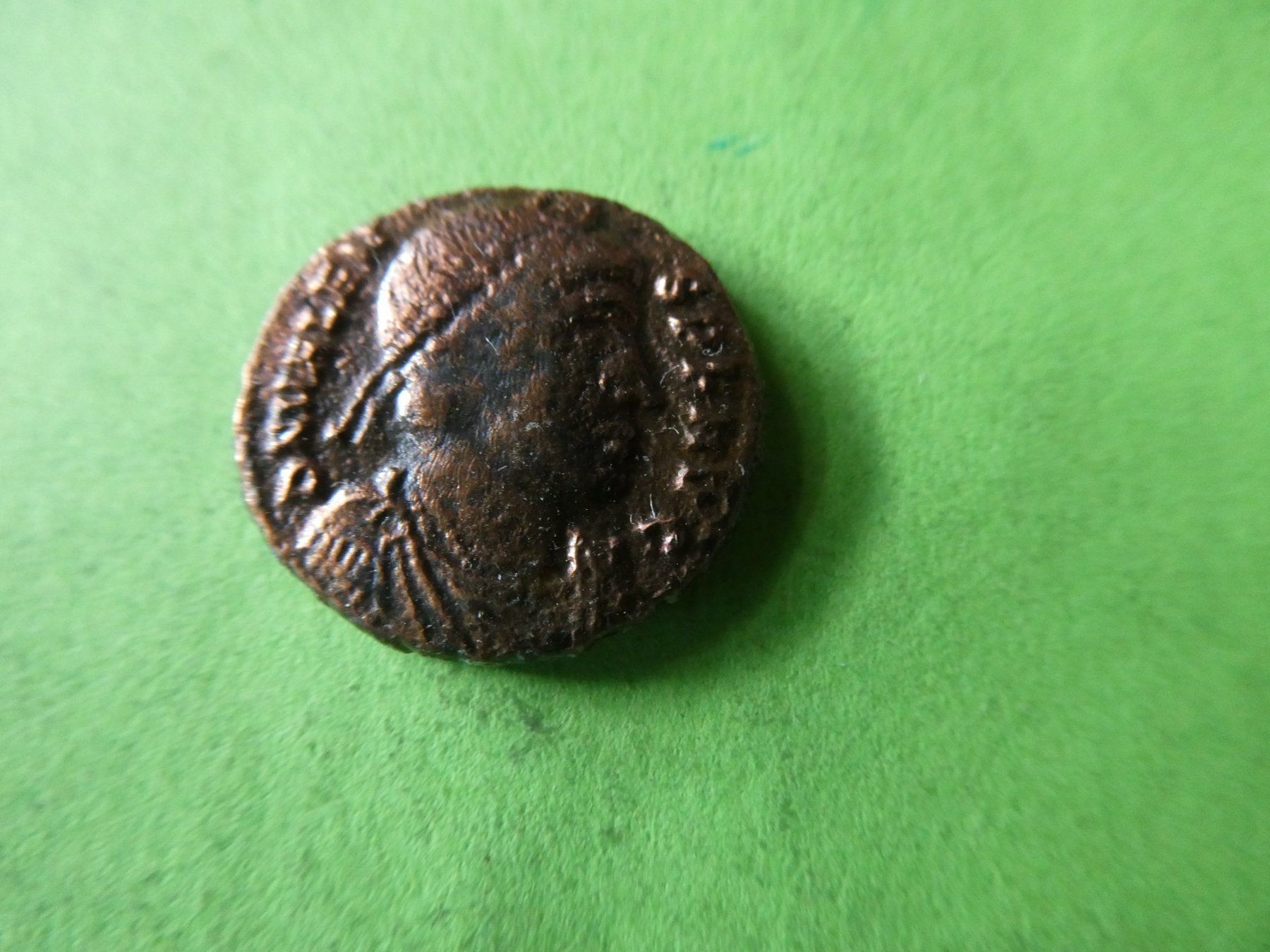 Tutti le monete: uralte Bronzemünze 16 mm     3.45 g – Usato da Hinterforst venduto da Rohusri