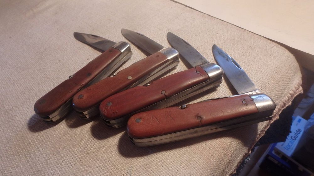 LOT DE 8 anciens Couteaux de Poche / Couteaux Pliable EUR 15,00 - FR