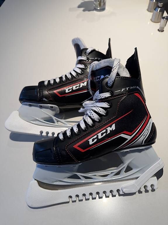 Pattini da ghiaccio: Kinder Eishockey Schlittschuhe CCM Grösse EU 38 – Usato da Winterthur venduto da obivan 1