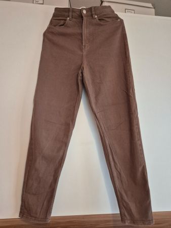 Jeans neuwertig