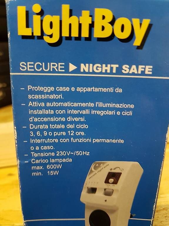 Lampade: Nuovo programmatore di luce ad intervalli – Usato da Giubiasco venduto da ton_vpl7