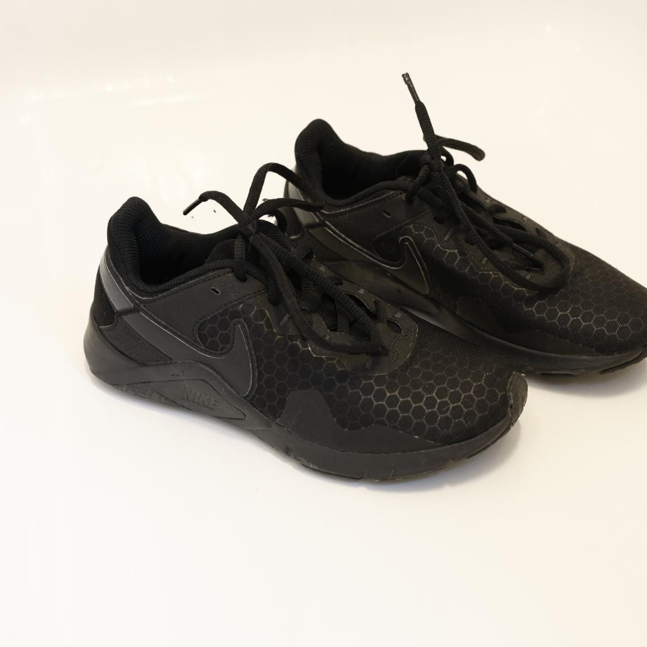 Nike Chaussures femmes: Nike Performance - Legend Essentials 2 – D'occasion à Luzern par scudoboy