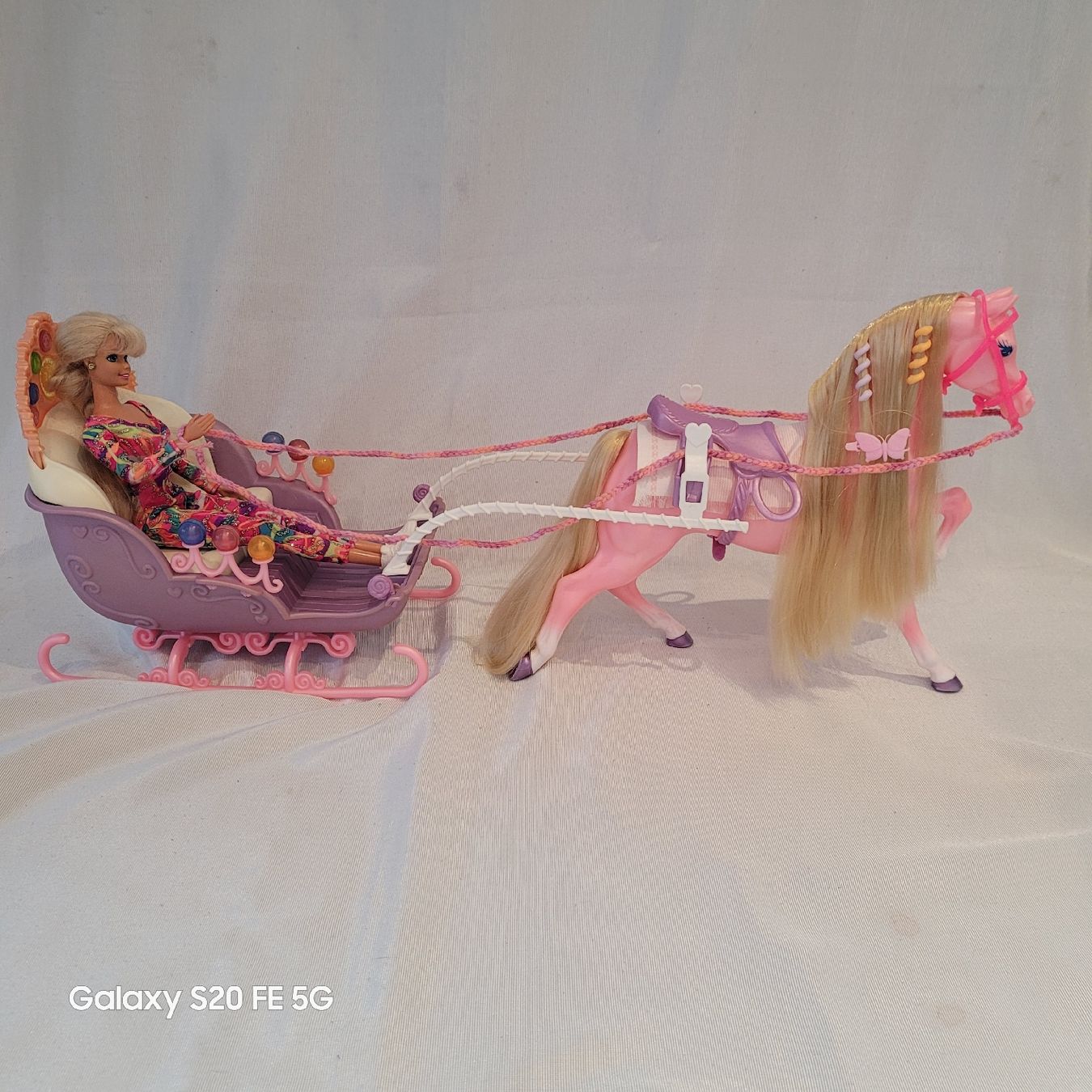 Spielzeuge: Barbie Pferd Marzipan mit Schlitten – Gebraucht aus Niederbuchsiten von klengyel 1