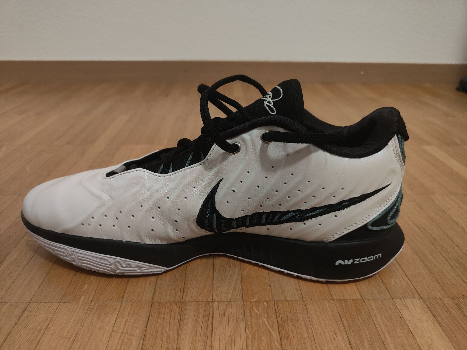 Nike Scarpe da uomo: Lebron 21 Schuh. Top Zustand. – Nuovo (secondo la descrizione) da Kloten venduto da emi_d7jq 4