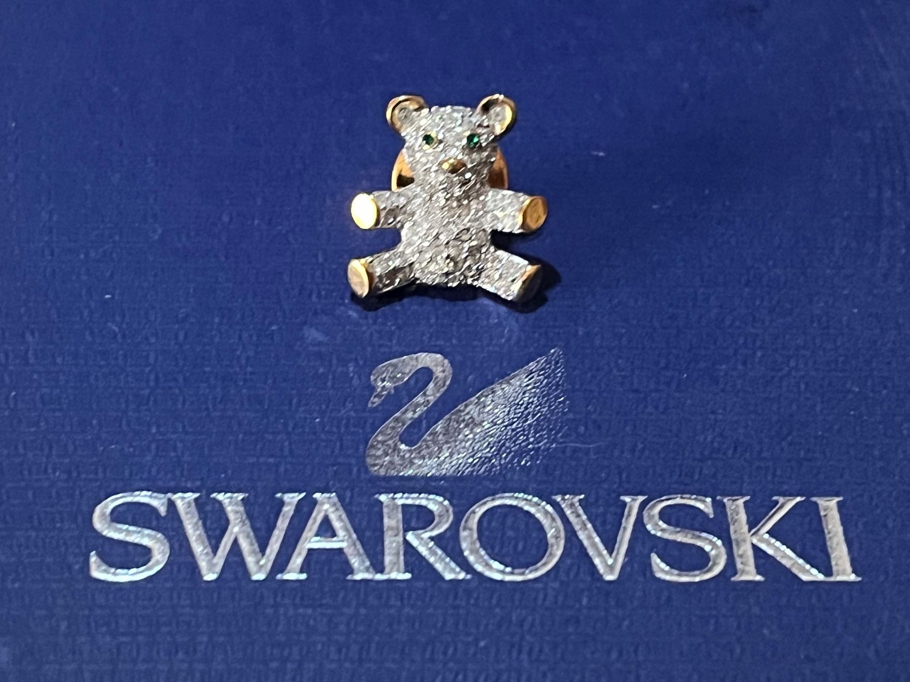 Swarovski Broches & Aiguilles: Swarovski Bär Brosche neu und original – Neuf (Voir description) à Kirchleerau par Dalmi220 1