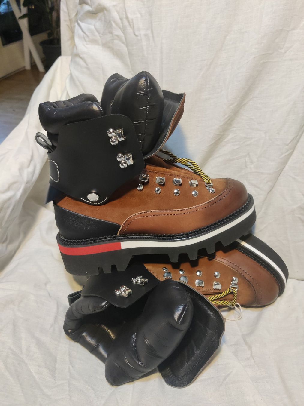 Dsquared2 Scarpe da uomo: DSQUARED2 luxury massive leather ankle boots US 8 / EUR 41 – Nuovo (secondo la descrizione) da Zürich venduto da rgoller 1