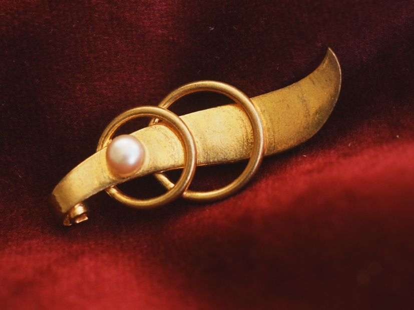 Spille & Fermagli: Goldfarbene Brosche mit Perle, Vintage – Usato da Volketswil venduto da HeredisAntiques 1