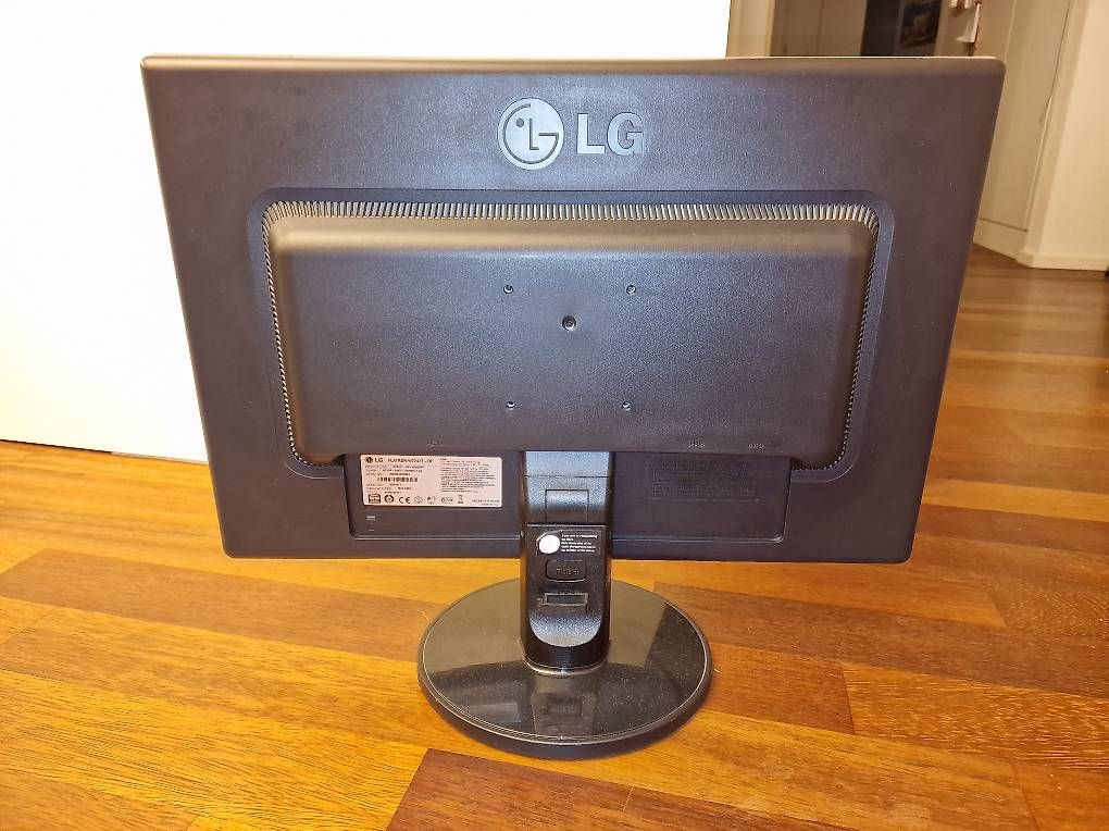 LG Monitor: Monitor LG Flatron W2242T-DF – Usato da Eglisau venduto da nadjastegemann 4