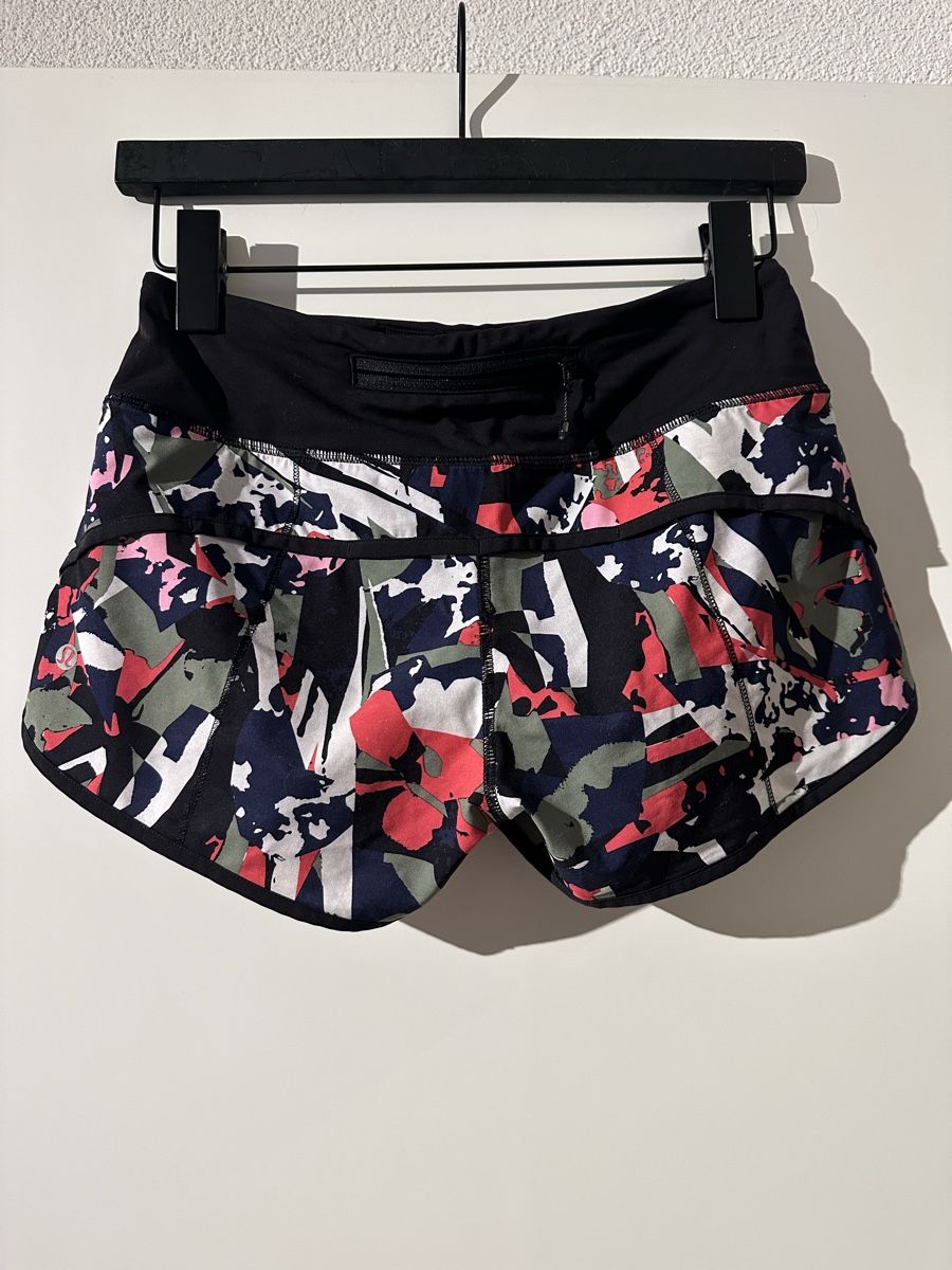 Lululemon Pantaloni: lululemon running short - size 2/EU34 – Usato da bözberg venduto da amy_7wz8 1