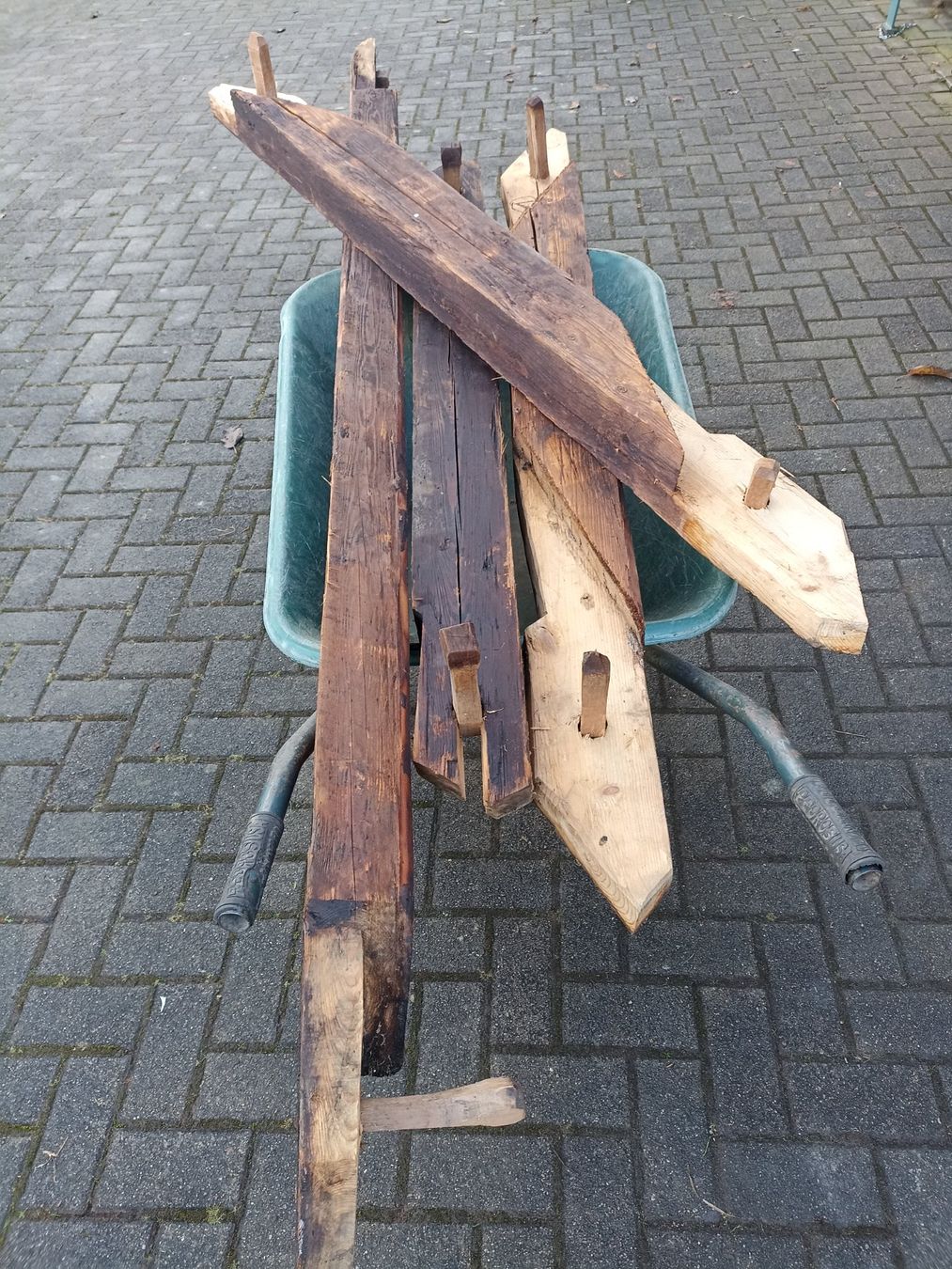 Articoli in legno: Alt Holz Alt Balken – Usato da Grosswangen venduto da dini13 2