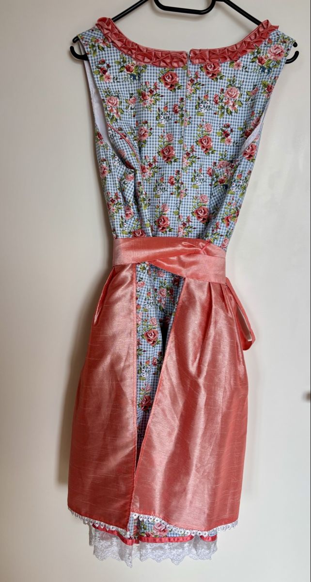 Robes: Dirndl Trachtenkleid Blumenmuster kariert  – D'occasion à Uetikon am See par ansi2601 1