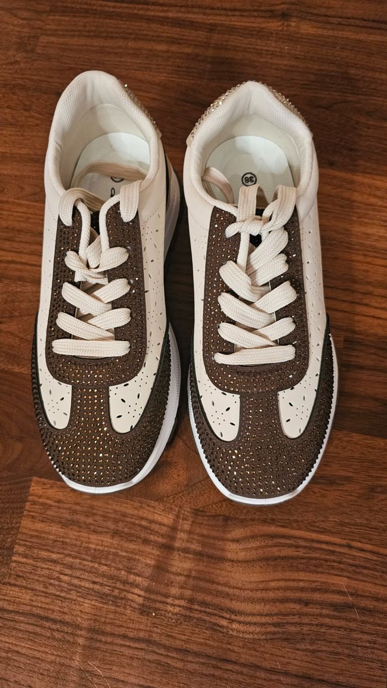 Scarpe da donna: Sneakers neu Grösse 38 – Nuovo (secondo la descrizione) da Stansstad venduto da Teilnehmer1