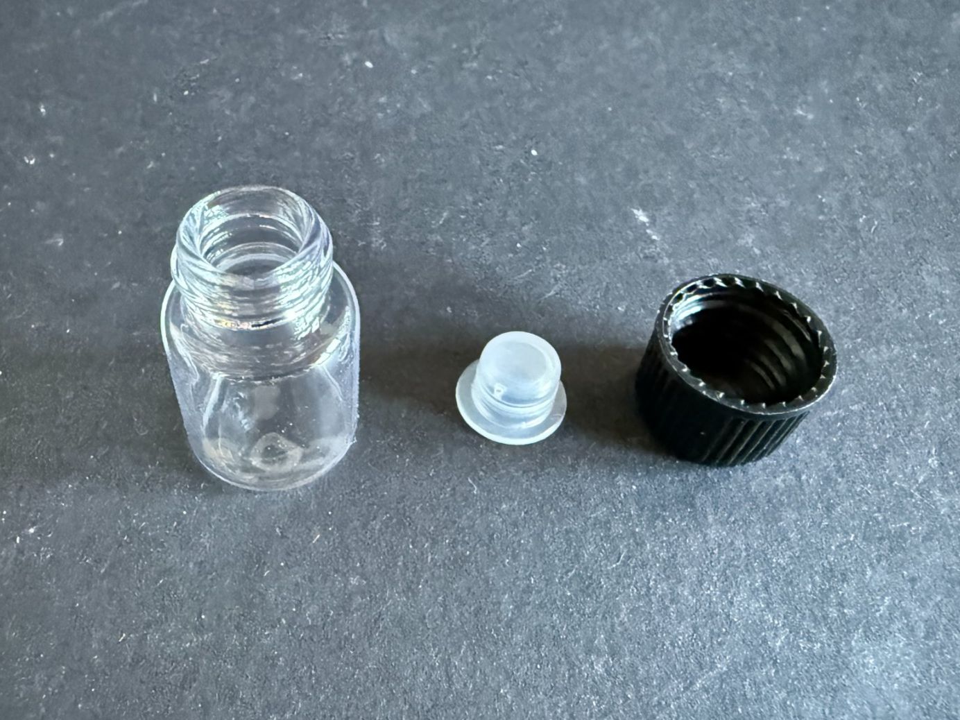 Contenitori & Simili: 25 Stück Packung Glas Probenflasche 2 ml mit Schraubdeckel – Nuovo e nell'imballaggio originale da Lützelflüh-Goldb venduto da Elementis 2