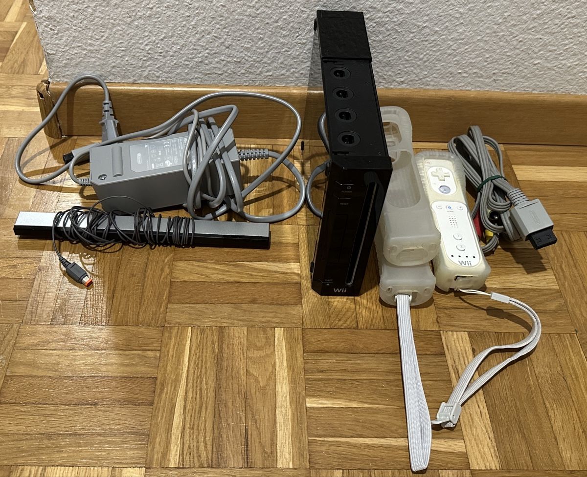 Nintendo Console: Nintendo Wii Konsole mit Zubehör – Usato da Oberengstringen venduto da sasej