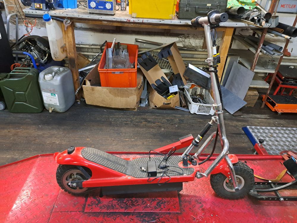 E-Trotti Elektro scooter Kickboard 20-25km/h batterie defekt (Gebraucht ...