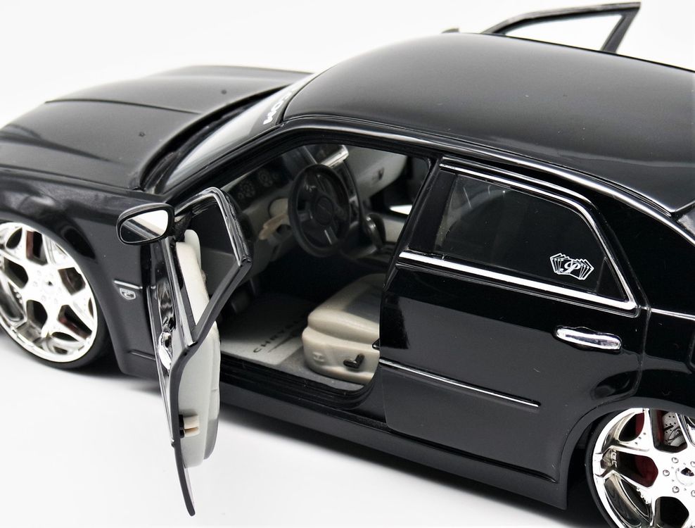 Chrysler 300c Hemi schwarz - Maisto Playerz Collection 1:18