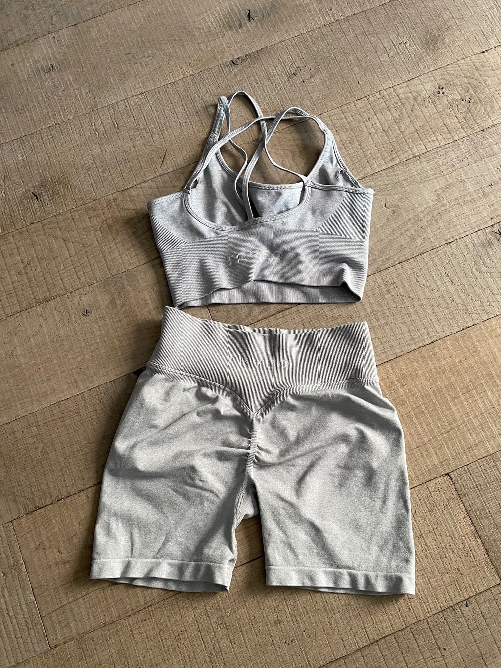 Teveo Kleiderpakete: Teveo Statement Sportset – Gebraucht aus Bonstetten von Pina15 1