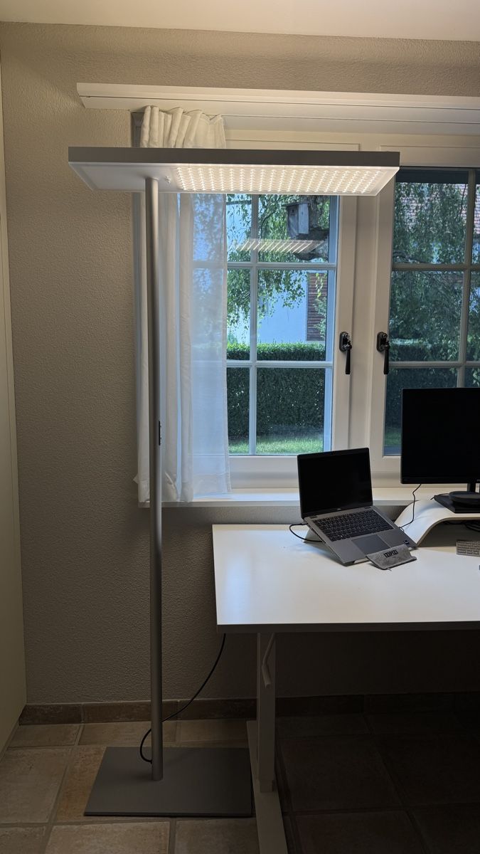 Lampes: Nimbus Stehleuchte mit Bewegungssensor und Dimmfunktion – D'occasion à Uitikon Waldegg par sab271