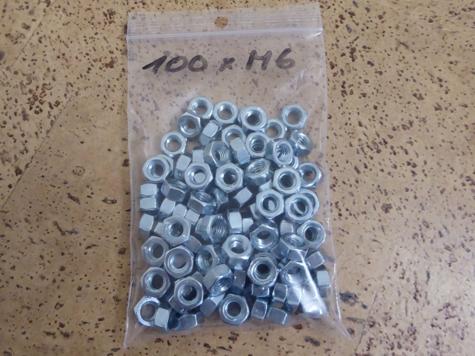 Eisenwaren: Muttern M6 100 Stück – Neu und originalverpackt aus St.Gallenkappel von seeunterhalt