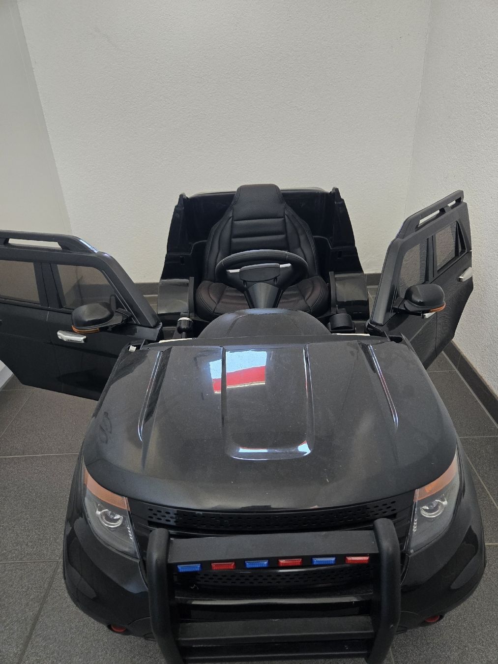Veicoli per bambini: Kinder Elektroauto Polizei Ford Explorer, Schwarz – Usato da Rüthi (Rheintal) venduto da Racletteman 5