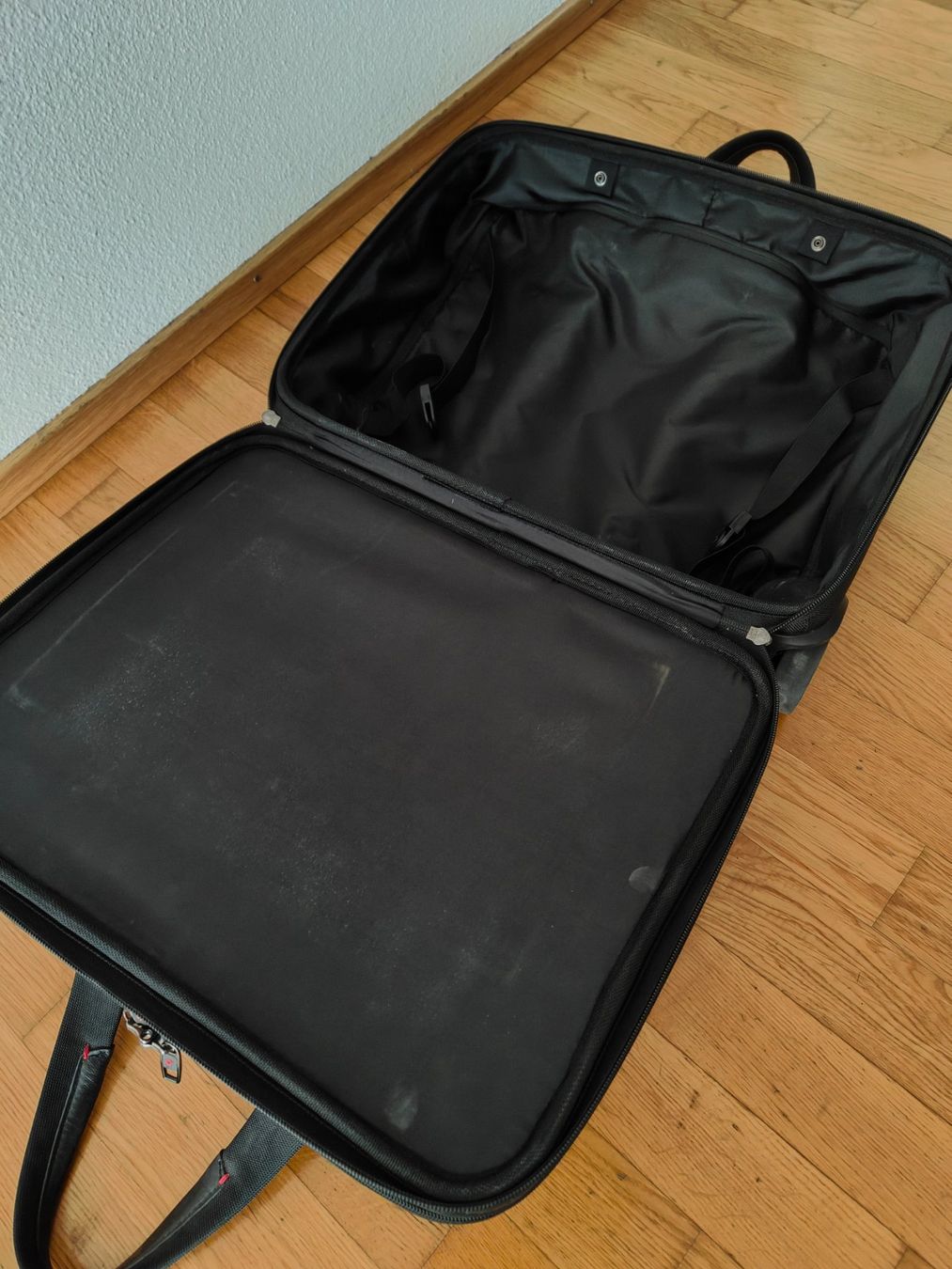 Samsonite Valigie: SAMSONITE Business Trolley Rollenkoffer schwarz – Usato da Wetzikon ZH venduto da Samael89 1
