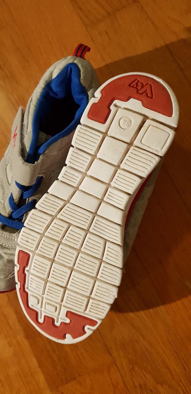 Scarpe per ragazzi: Turnschuhe Grösse 34 – Usato da Uznach venduto da Bilkev 2
