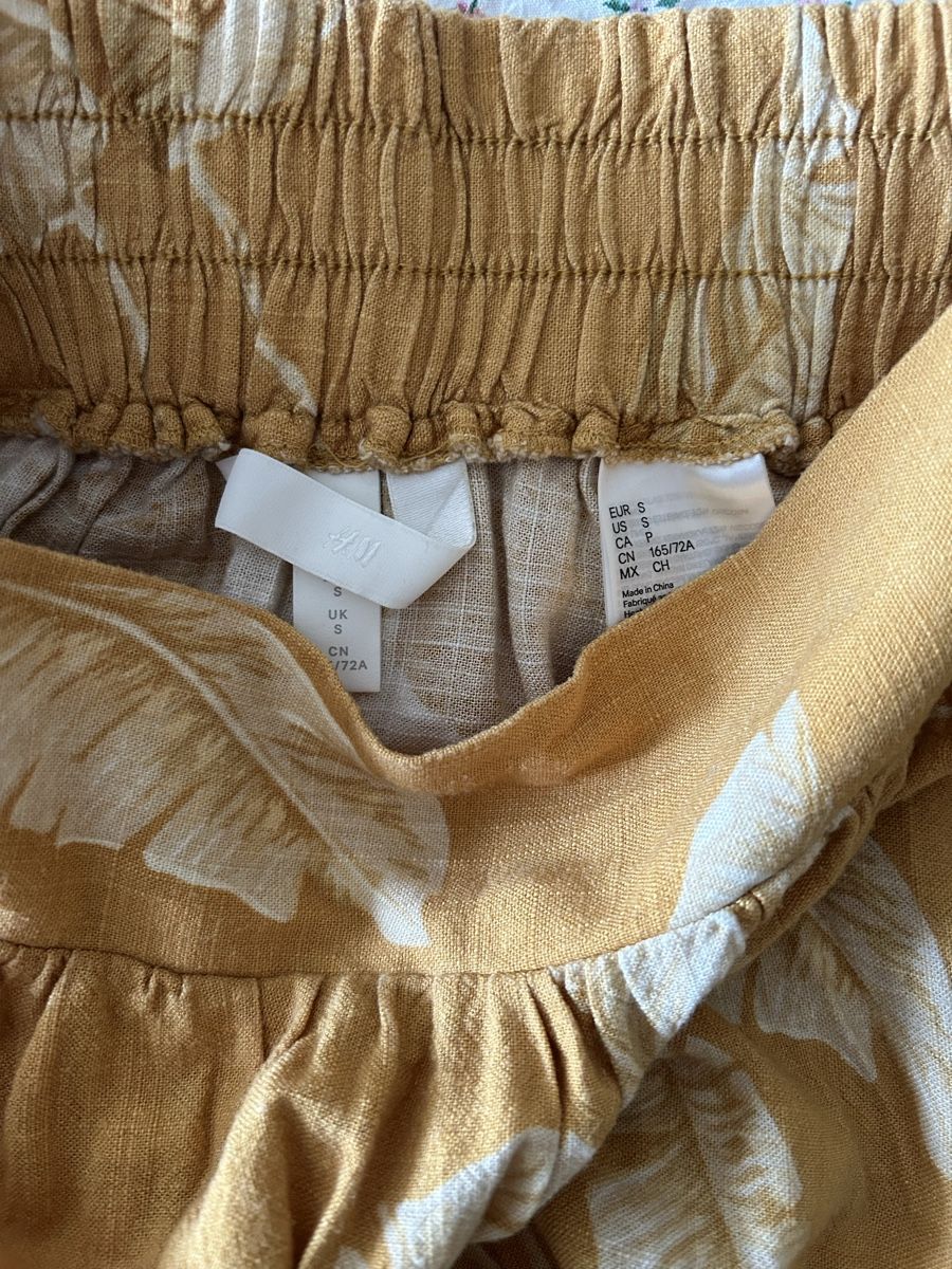 H&M Gonne: Jupe longue H&M jaune moutarde  – Nuovo (secondo la descrizione) da Lausanne venduto da SaraSkjellaug 2
