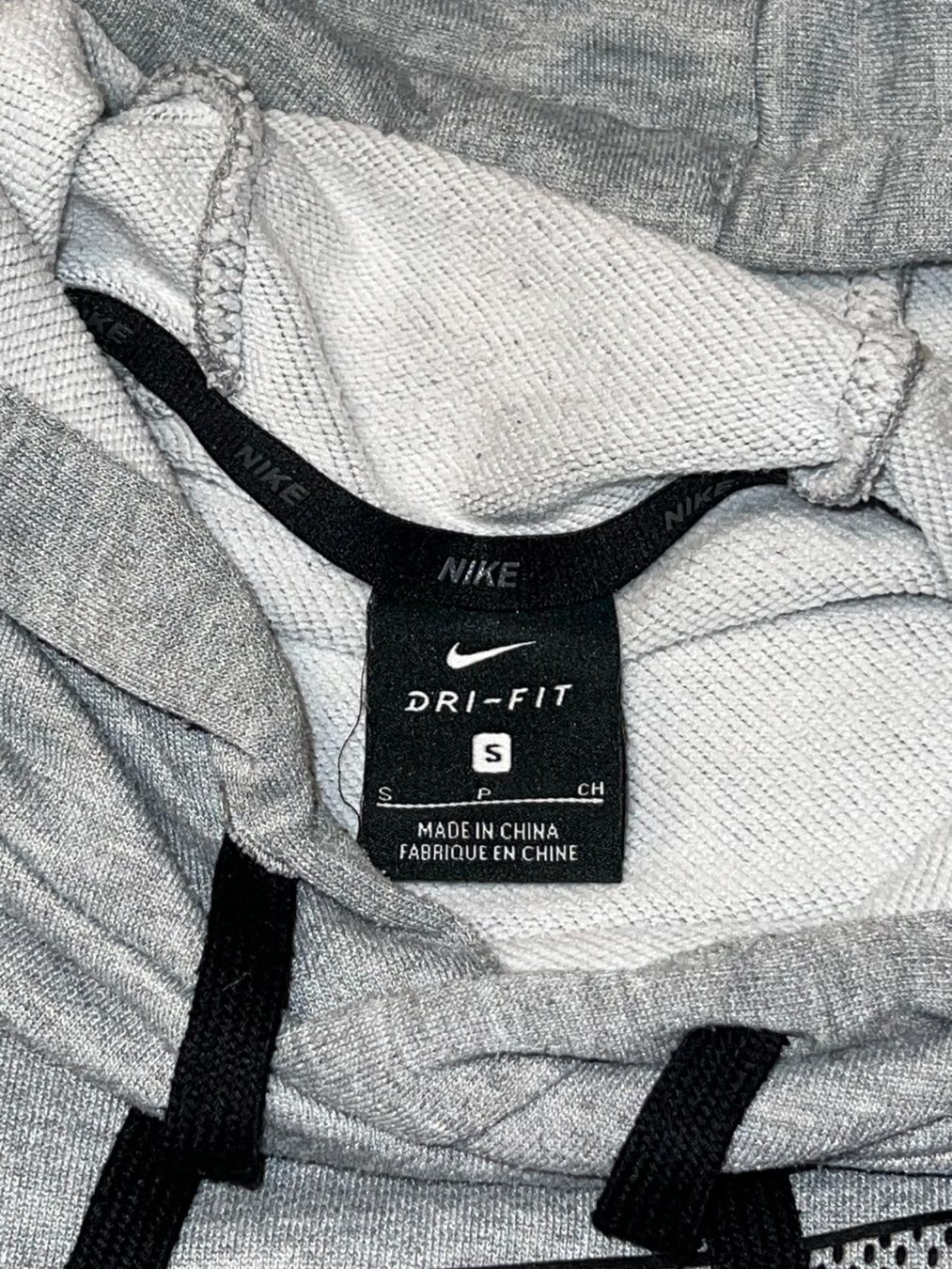 Nike Maglioni & Felpe: Nike Dri-Fit - Hoodie - S – Usato da GENÈVE venduto da triple7ch 1