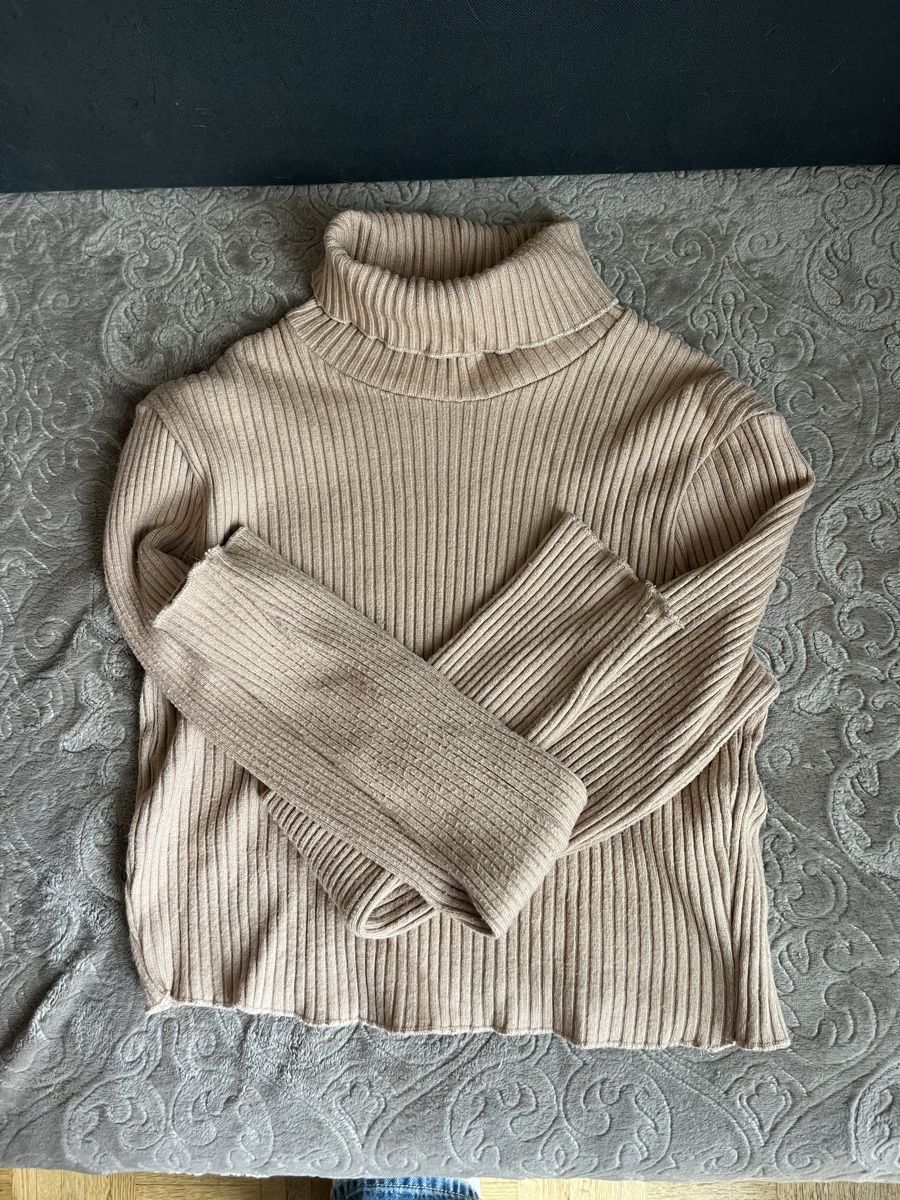 Bershka Pulls & Sweat-shirts: Pull col roulé beige  – Neuf (Voir description) à Genève par soraia.simao 1
