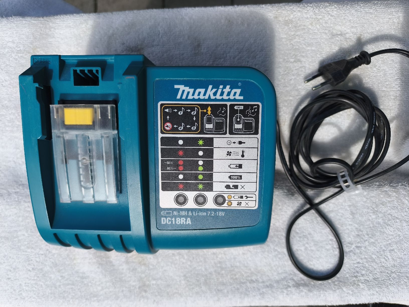 Makita Tutti gli attrezzi: Makita Ladegerät NEU  – Nuovo (secondo la descrizione) da Recherswil venduto da Sruscha58