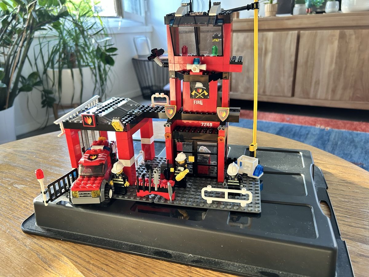 Lego Kit di costruzioni: Lego station pompiers 7240 – Usato da Lausanne venduto da naranjo