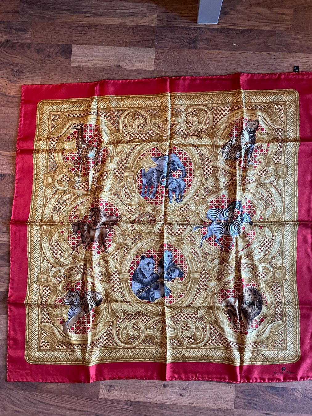 Aigner Foulards, Tücher & Schals: Seidenfoulard von  Aigner – Gebraucht aus Hünenberg von Simsa0