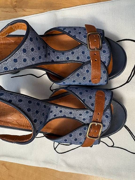 Chie Mihara Scarpe da donna: Blaue High-Heels von Chie Mihara Gr. 36.5 – Usato da Willisau venduto da ani_gtk8 3