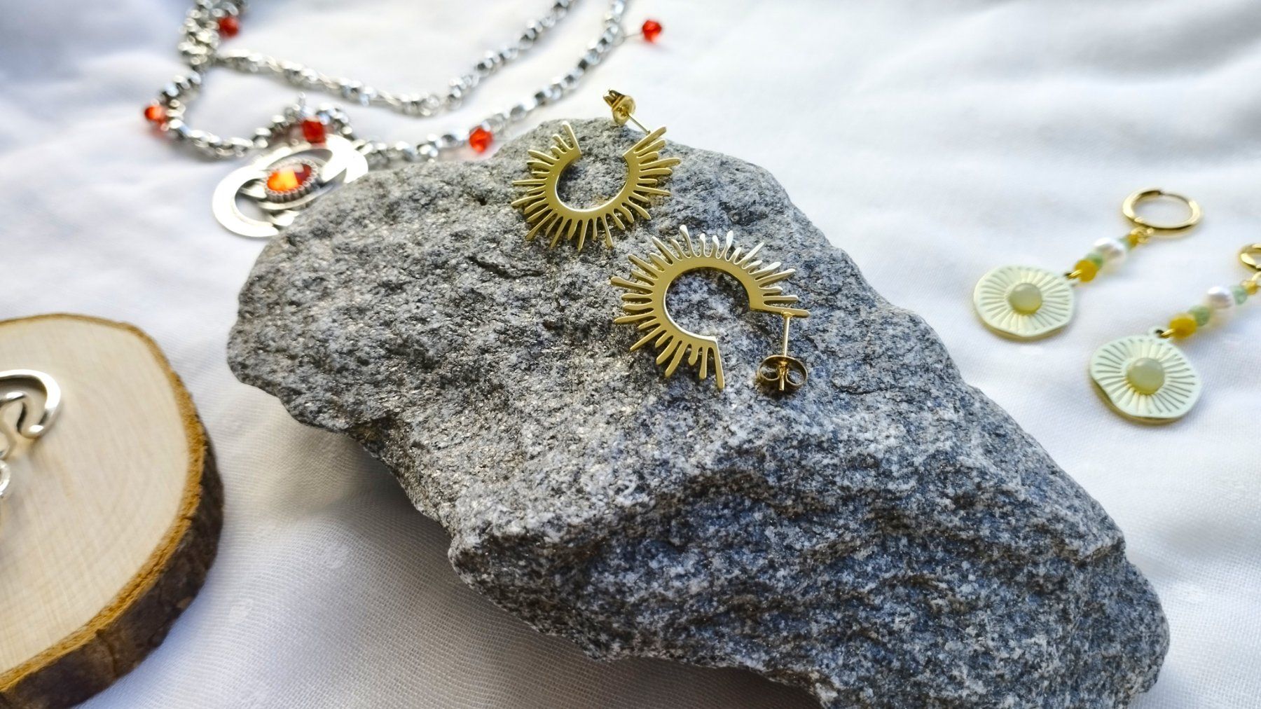Boucles d'oreille: Stainless Steel Sun Earrings – Neuf avec emballage d'origine à Allschwil par Jani_Banani
