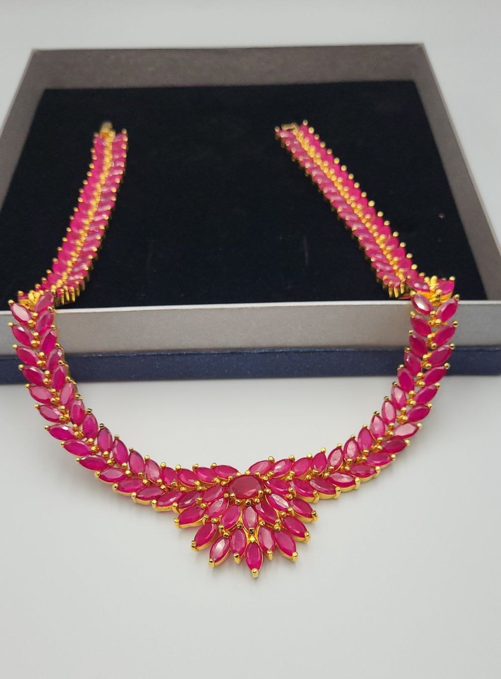 Catenine: Goldige Elegante Rubin Collier – Usato da Wald ZH venduto da SwissPawnshop 2