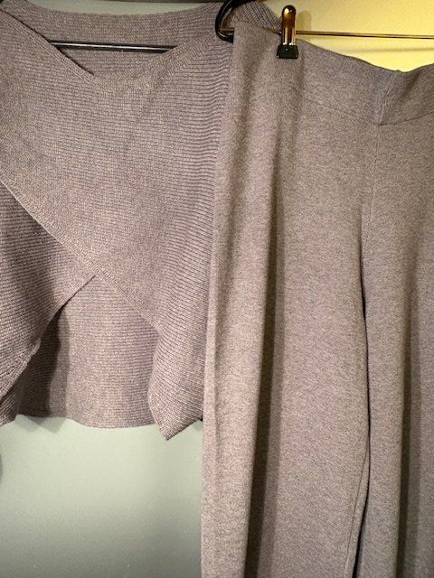 Lotti di vestiti: Kuscheliges Strick-Set, Hose und Pullover - plus 1x Hose – Nuovo (secondo la descrizione) da Kriegstetten venduto da Dorothy66 3