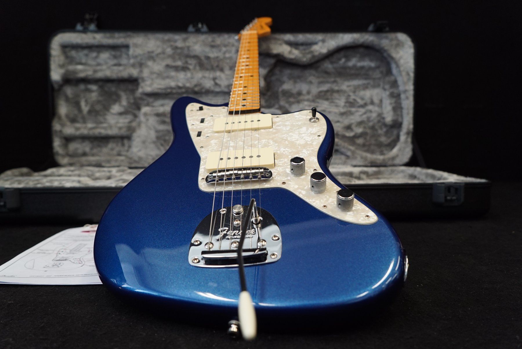 Fender Strumenti musicali: Fender American Ultra Jazzmaster - Maple Fingerboard - Cobra – Usato da Ortschwaben venduto da Musictrade 1