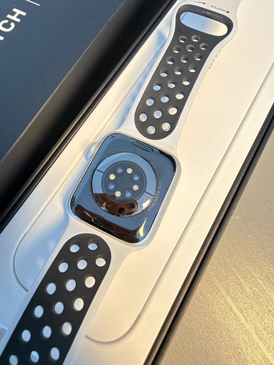 Apple Smartwatch: Apple Watch Series 6 - Nike  – Gebraucht aus Brigerbad von kate1111 5