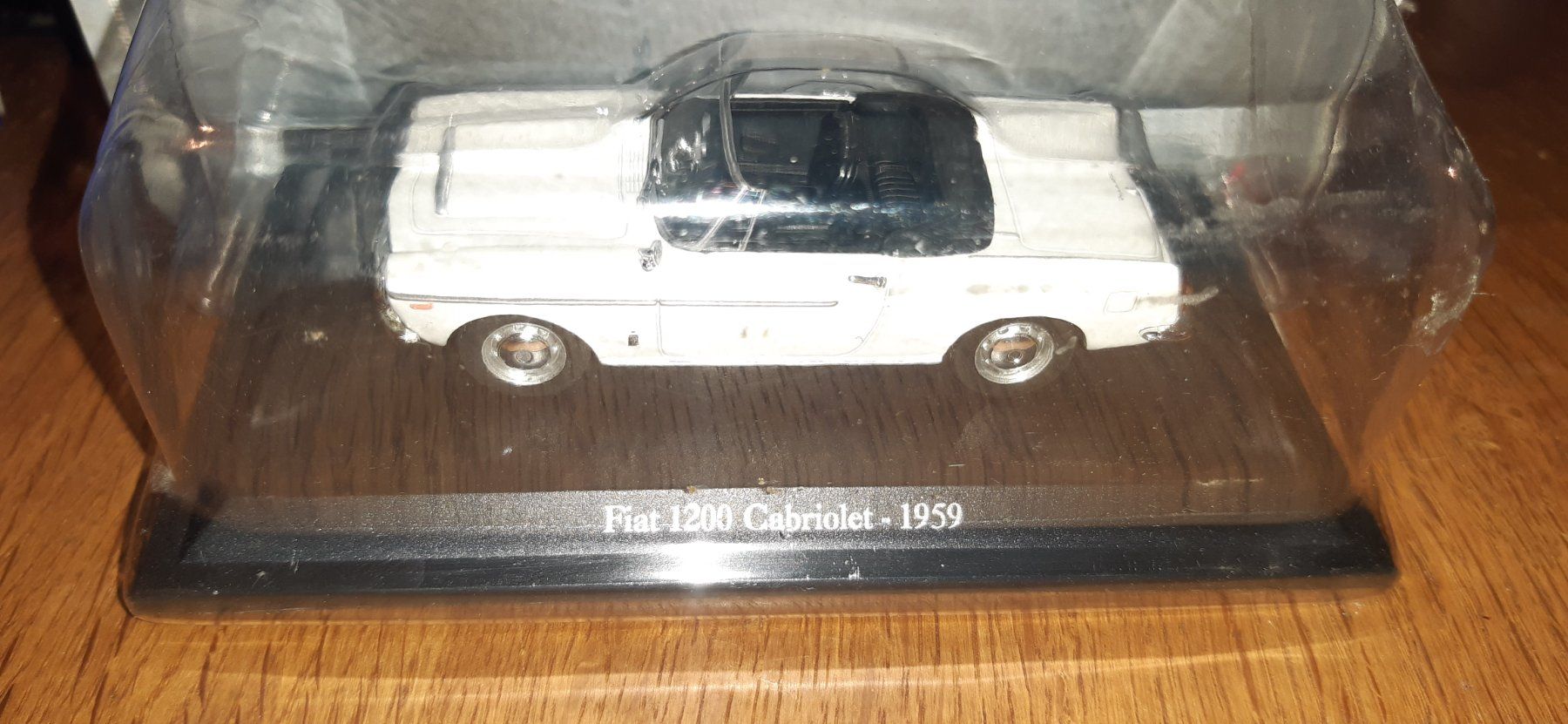 Fiat Modellini d'auto: Fiat 1200 Cabriolet 1959 1:43 Hachette – Usato da Fehraltorf venduto da STEMAC01TK