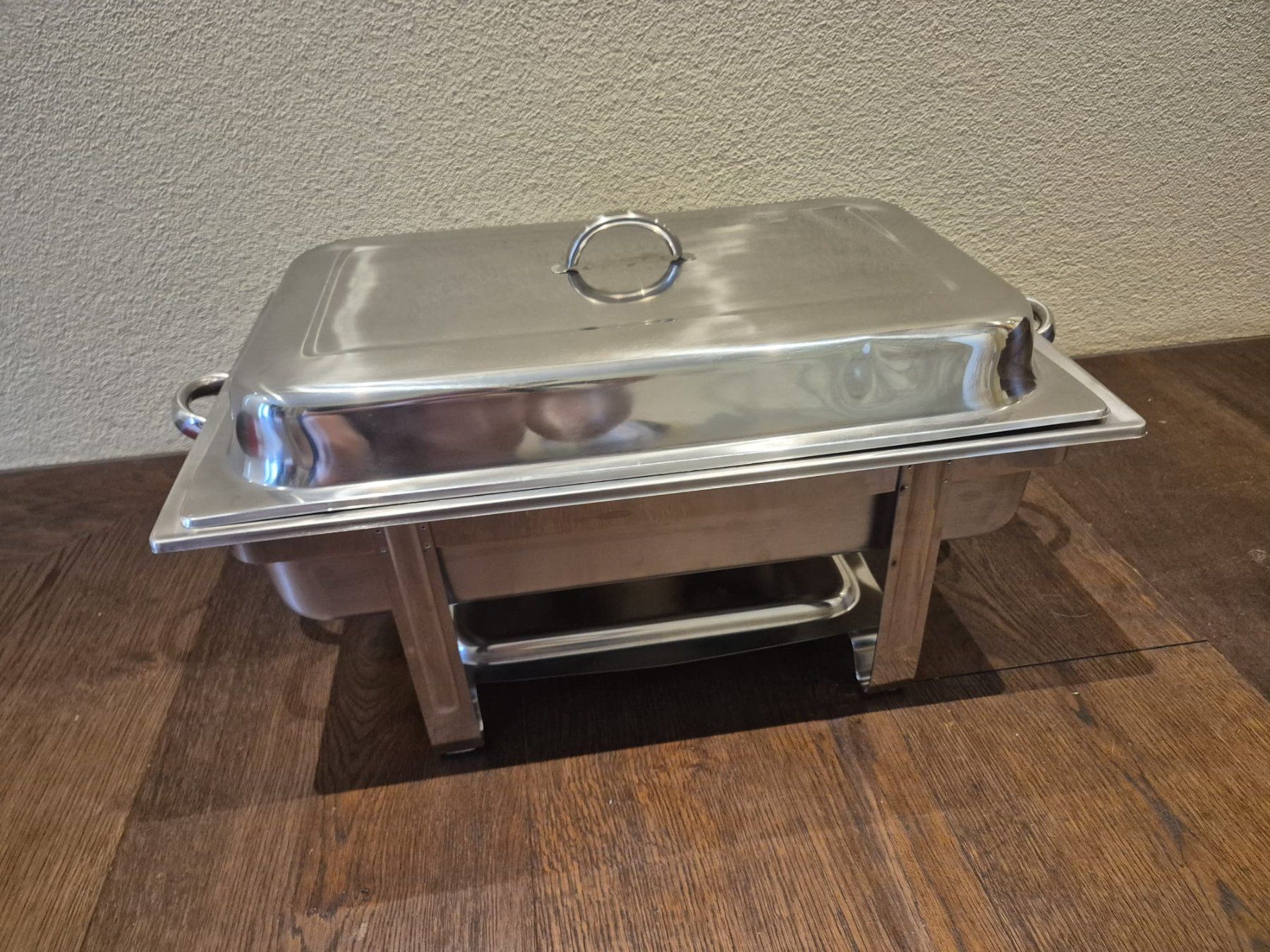 Elettrodomestici da cucina: Chafing Dish Edelstahl mit Deckel und Brennpastehalterung – Usato da Neerach venduto da Mshoe 2